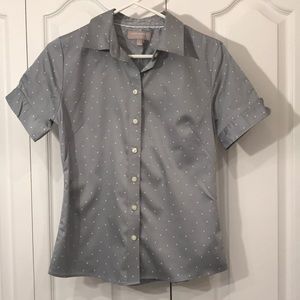 Women’s button down fitted short-sleeve blouse